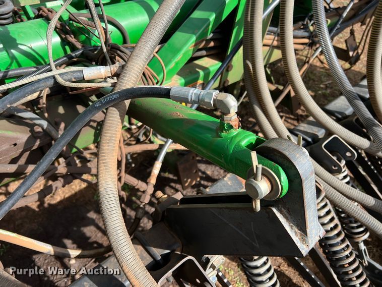 image for item DS2753 2004 John Deere 730  air seeder