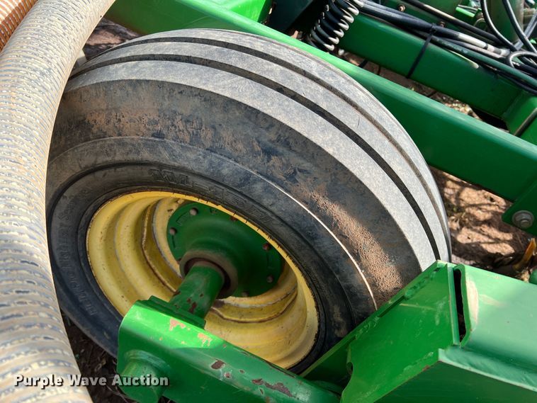 image for item DS2753 2004 John Deere 730  air seeder