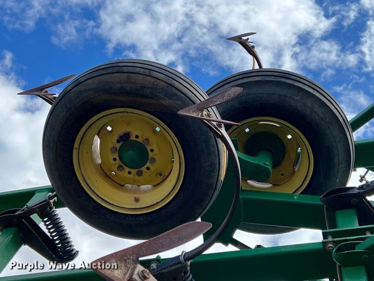 image for item DS2753 2004 John Deere 730  air seeder