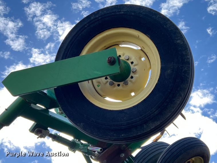 image for item DS2753 2004 John Deere 730  air seeder