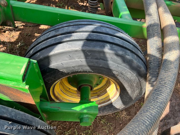 image for item DS2753 2004 John Deere 730  air seeder