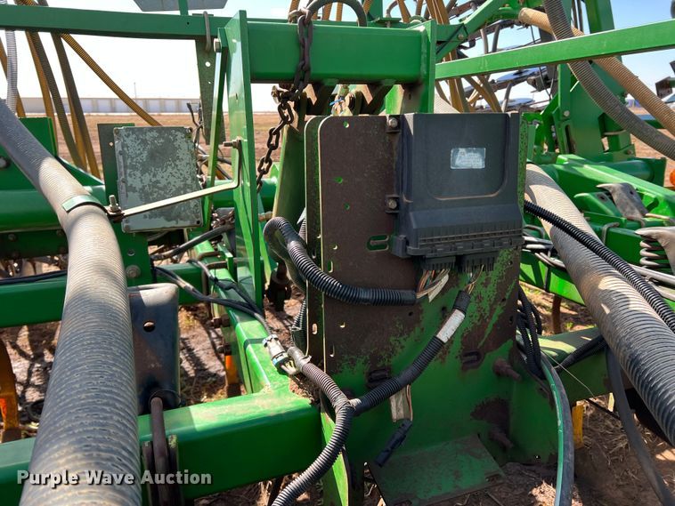 image for item DS2753 2004 John Deere 730  air seeder