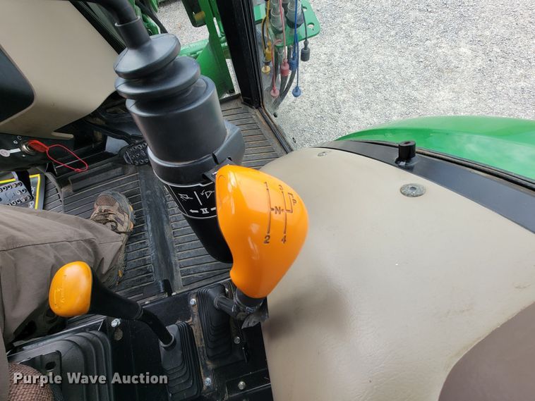 image for item HG9425 2014 John Deere 5055E  MFWD tractor