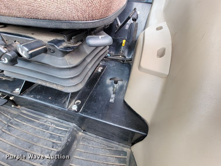 image for item HG9425 2014 John Deere 5055E  MFWD tractor