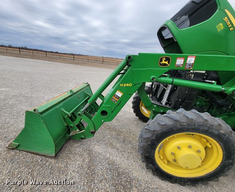 image for item HG9425 2014 John Deere 5055E  MFWD tractor