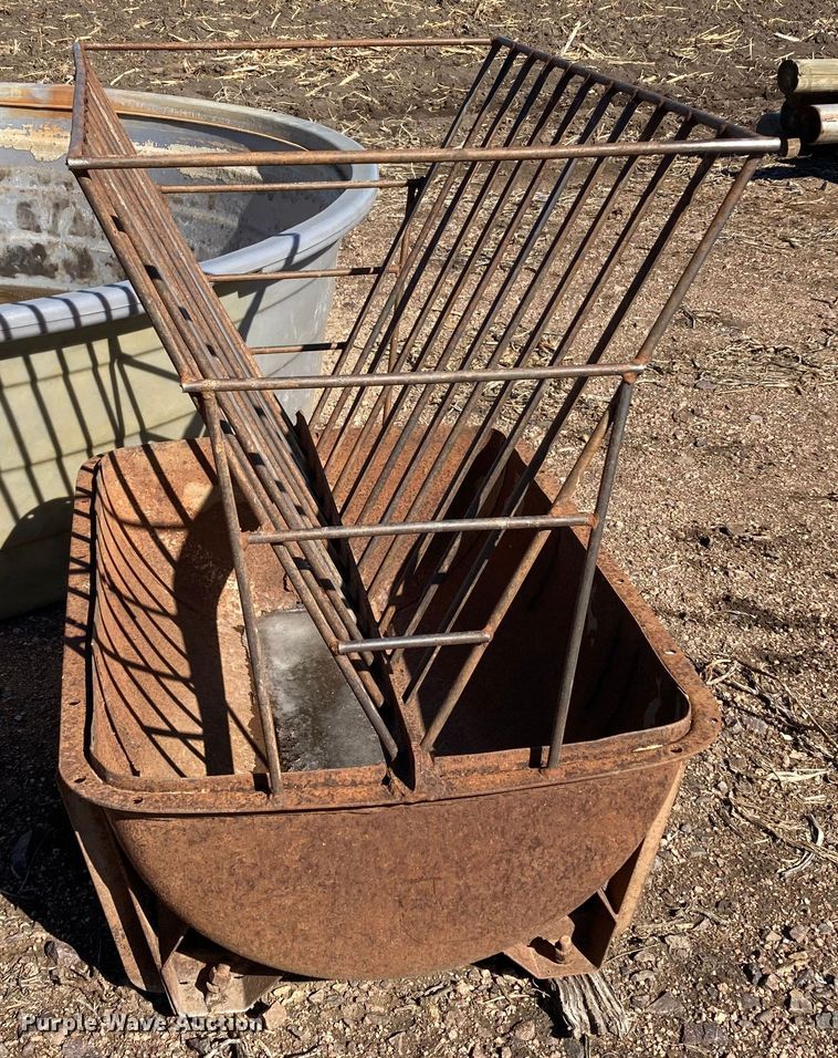 image for item HN9797 Livestock equipment