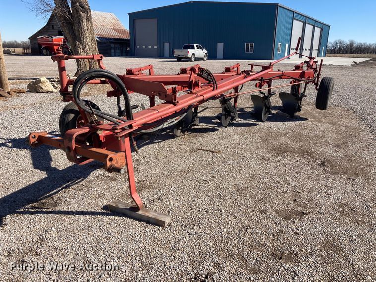 image for item HN9799 International 720  five bottom plow