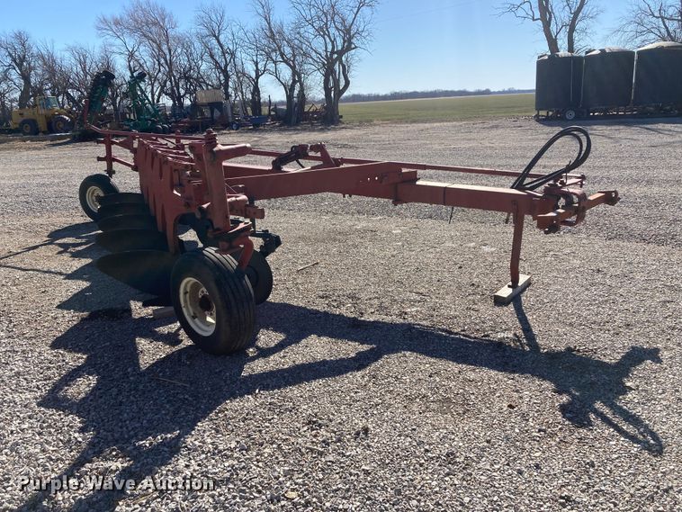 image for item HN9799 International 720  five bottom plow