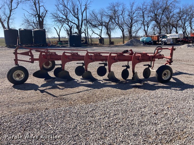 image for item HN9799 International 720  five bottom plow