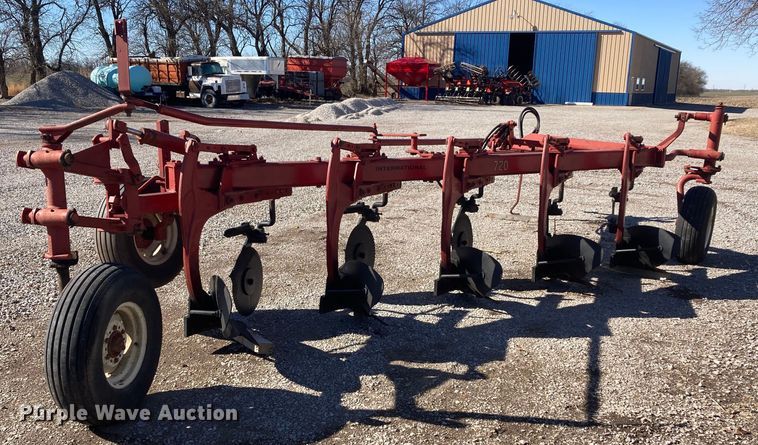 image for item HN9799 International 720  five bottom plow