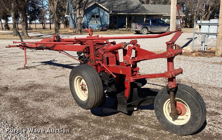 image for item HN9799 International 720  five bottom plow