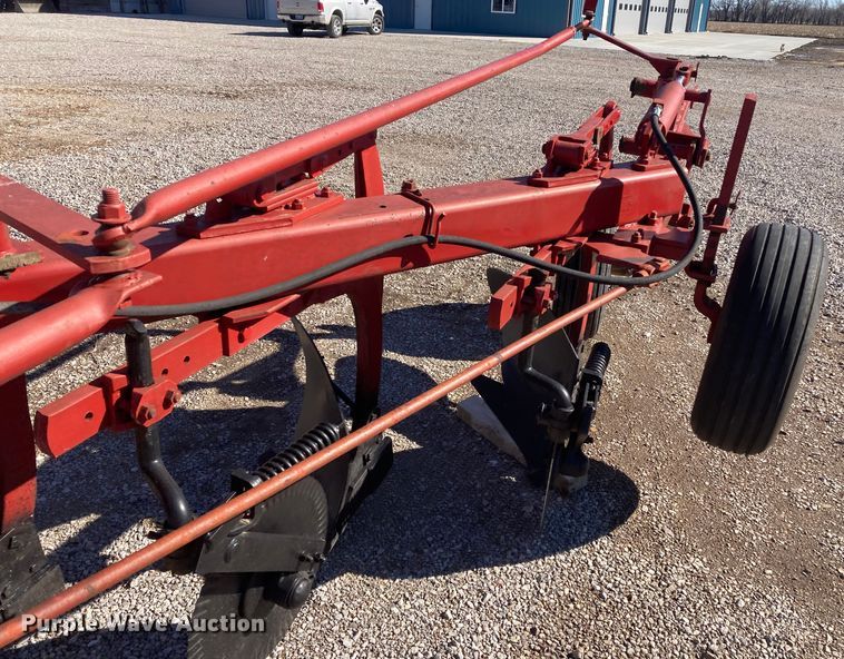 image for item HN9799 International 720  five bottom plow