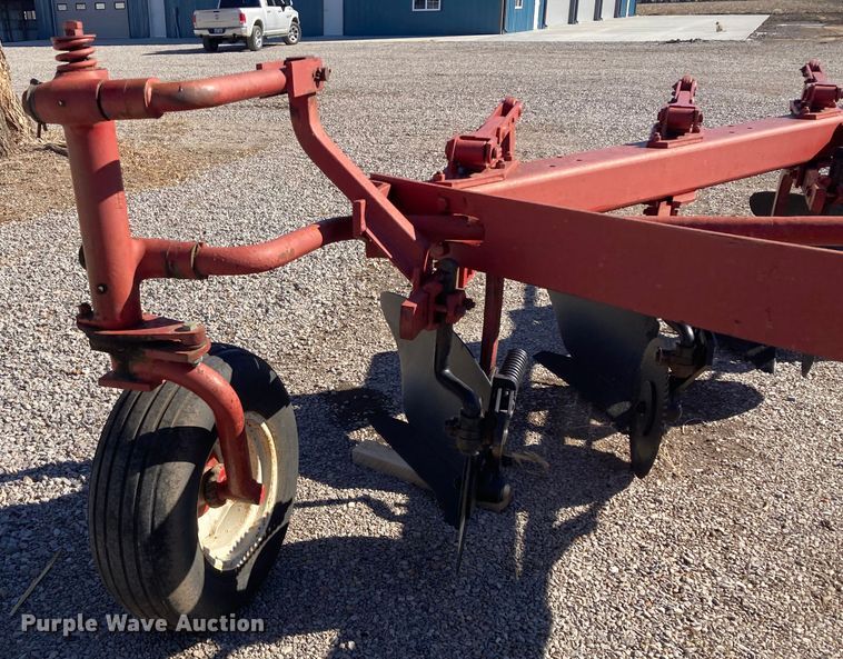 image for item HN9799 International 720  five bottom plow
