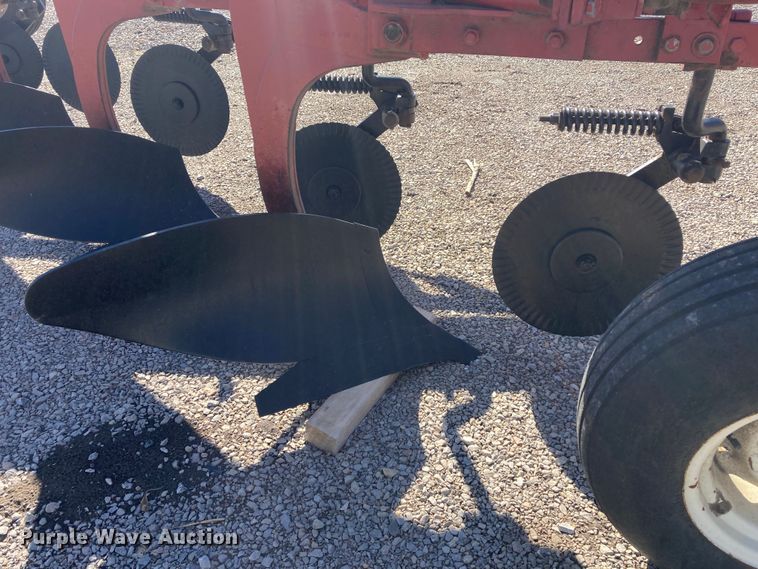 image for item HN9799 International 720  five bottom plow