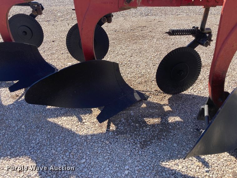 image for item HN9799 International 720  five bottom plow