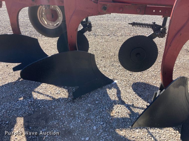 image for item HN9799 International 720  five bottom plow