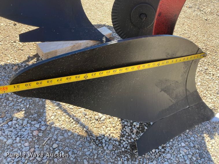 image for item HN9799 International 720  five bottom plow