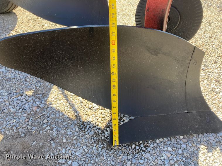 image for item HN9799 International 720  five bottom plow