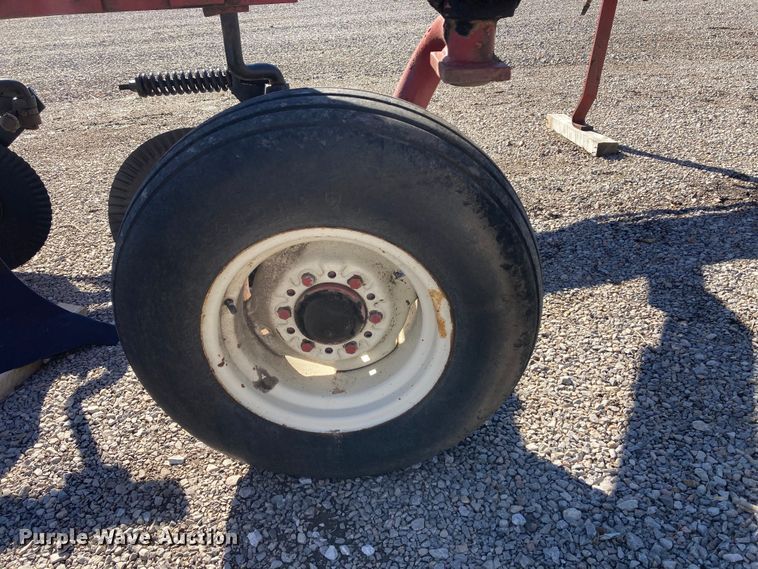 image for item HN9799 International 720  five bottom plow