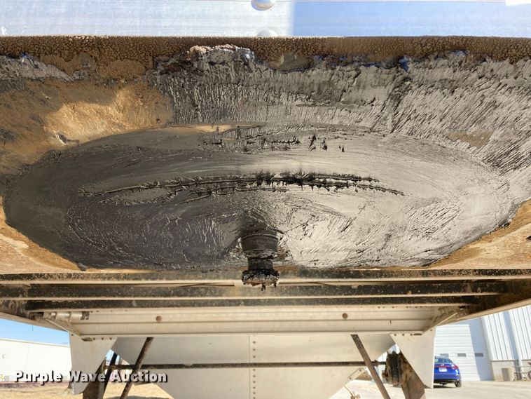 image for item HN9810 2005 Timpte  grain trailer