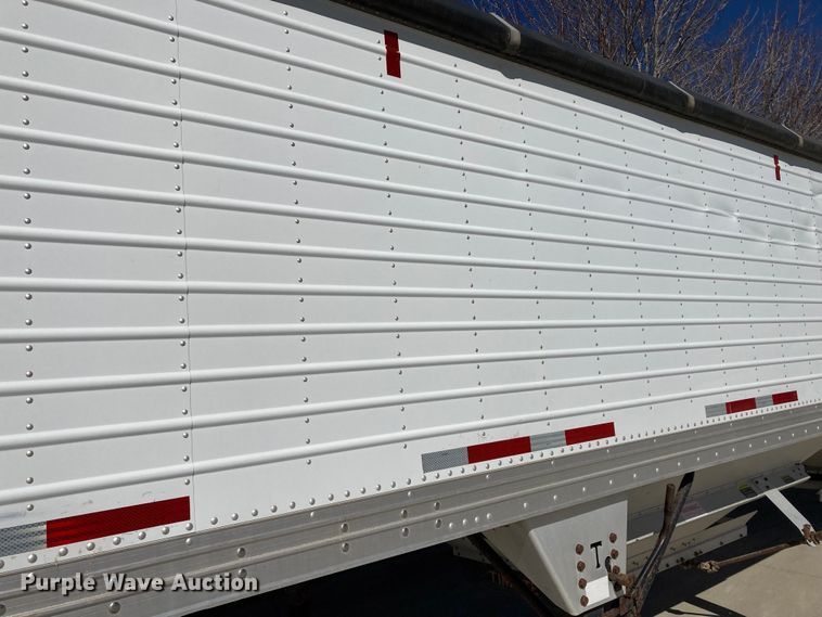 image for item HN9810 2005 Timpte  grain trailer