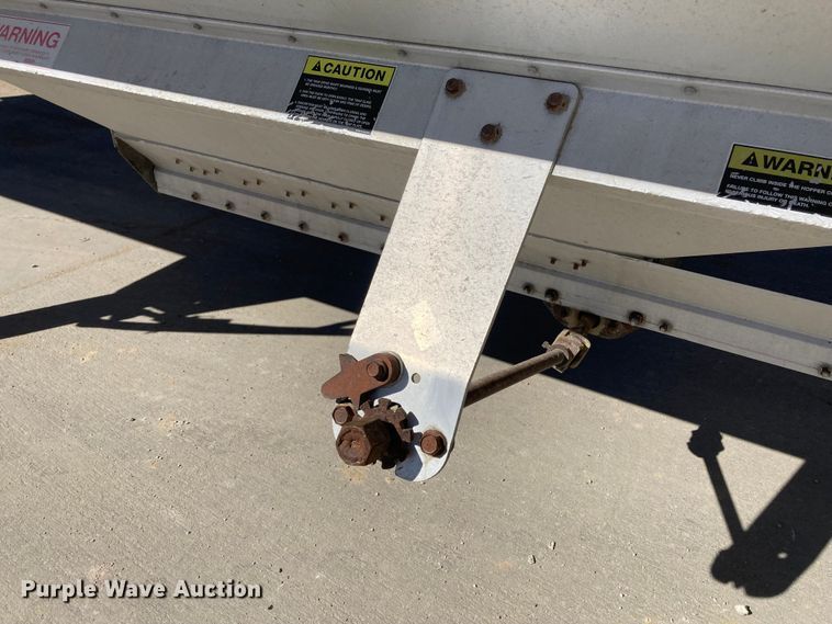 image for item HN9810 2005 Timpte  grain trailer
