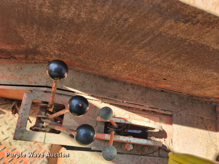 image for item JB9624 1967 Allis Chalmers 180  tractor