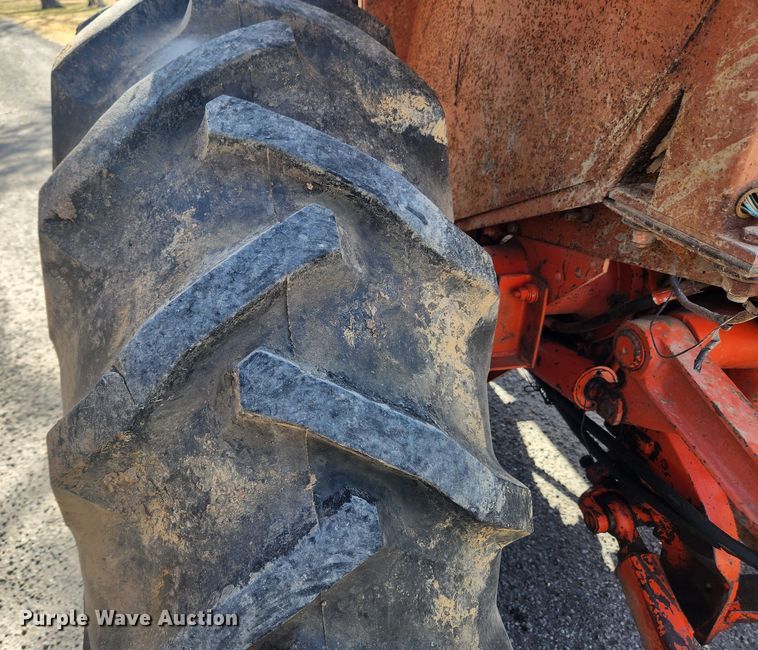 image for item JB9624 1967 Allis Chalmers 180  tractor