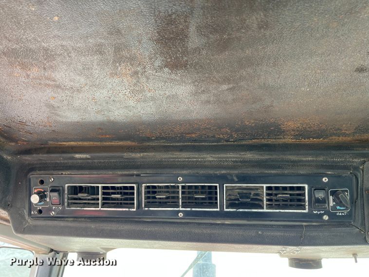 image for item LA9784 1982 Massey Ferguson 2775  tractor