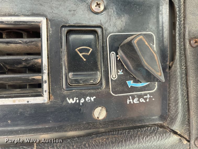 image for item LA9784 1982 Massey Ferguson 2775  tractor