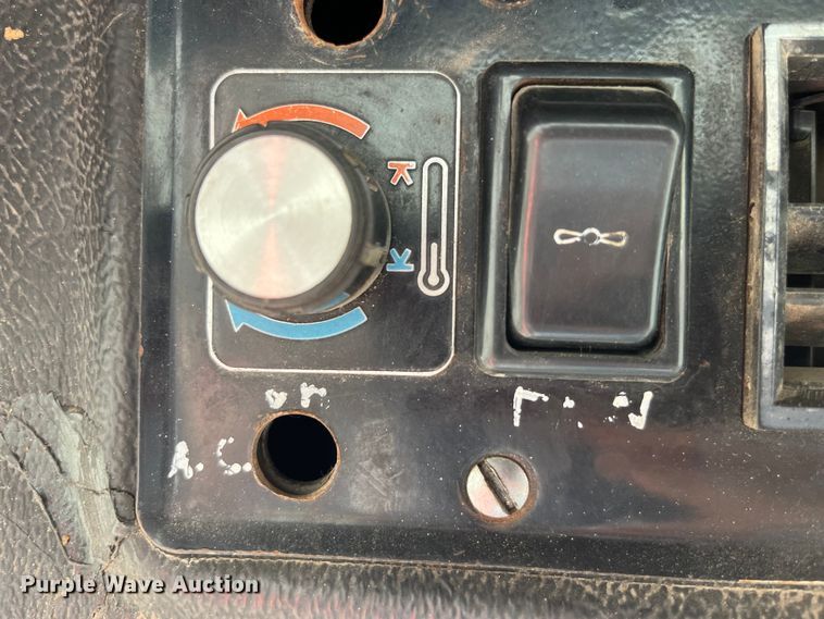 image for item LA9784 1982 Massey Ferguson 2775  tractor