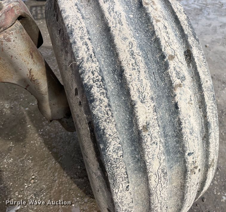 image for item LA9784 1982 Massey Ferguson 2775  tractor