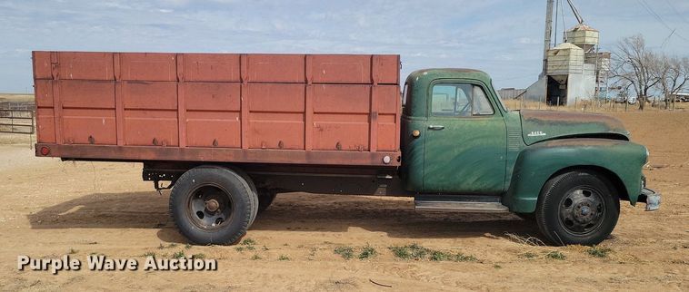 image for item LG9513 1954 Chevrolet 6400 grain truck