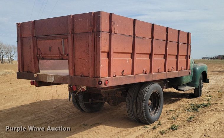 image for item LG9513 1954 Chevrolet 6400 grain truck