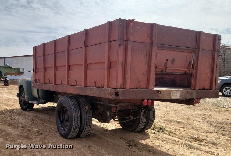 image for item LG9513 1954 Chevrolet 6400 grain truck