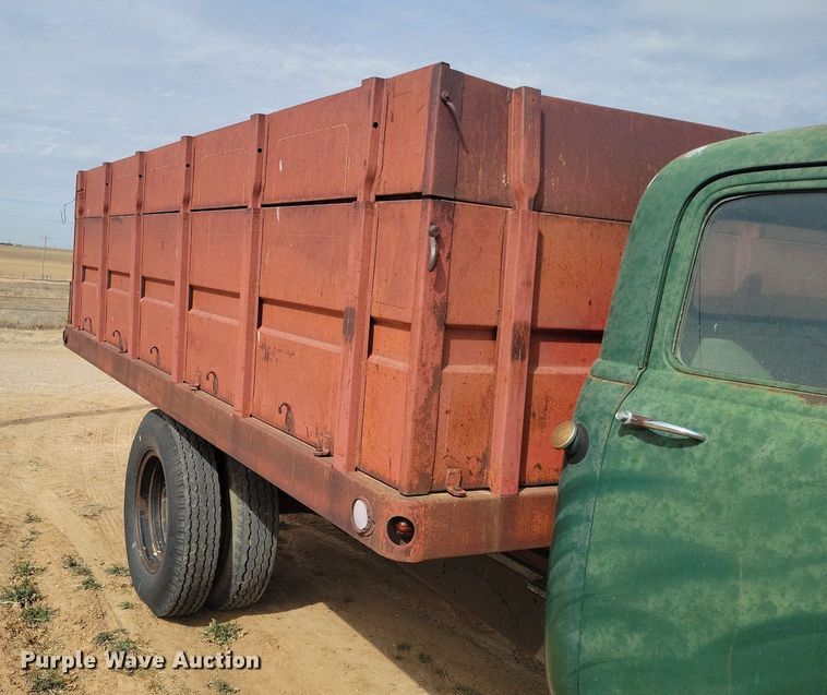 image for item LG9513 1954 Chevrolet 6400 grain truck