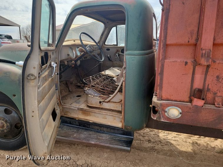 image for item LG9513 1954 Chevrolet 6400 grain truck