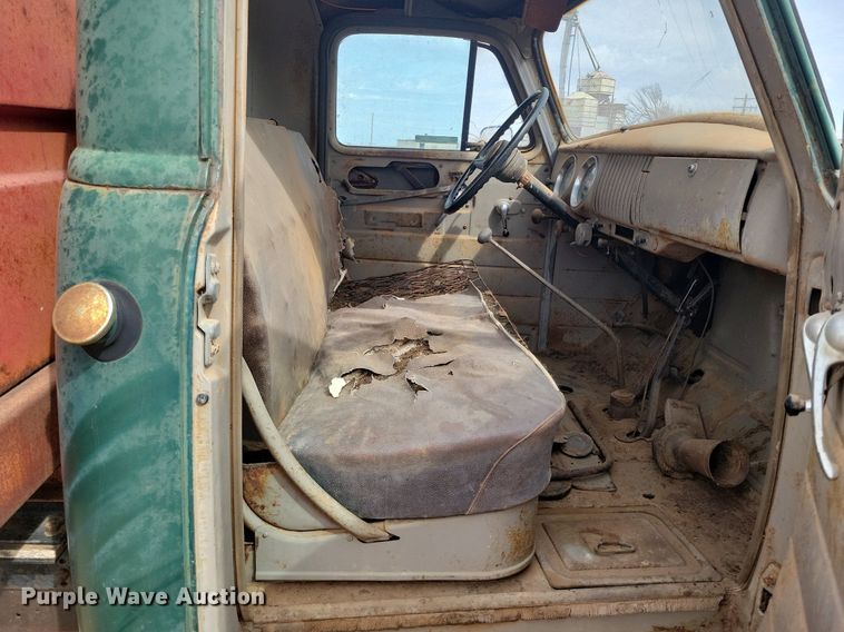 image for item LG9513 1954 Chevrolet 6400 grain truck