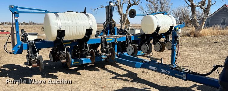 image for item LT9045 Kinze 3500  no-till planter