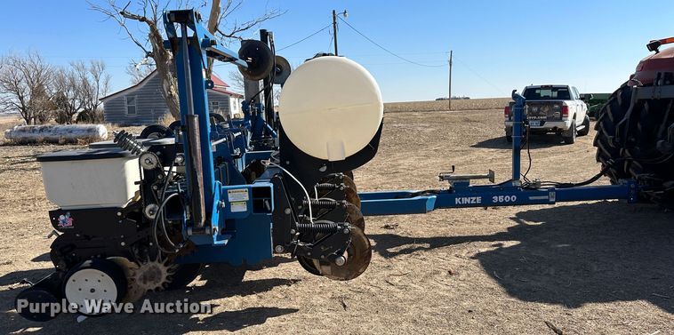 image for item LT9045 Kinze 3500  no-till planter