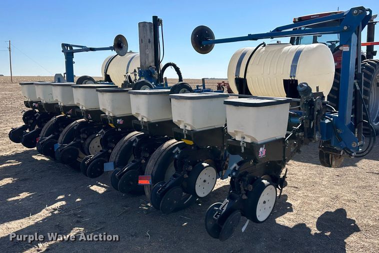 image for item LT9045 Kinze 3500  no-till planter