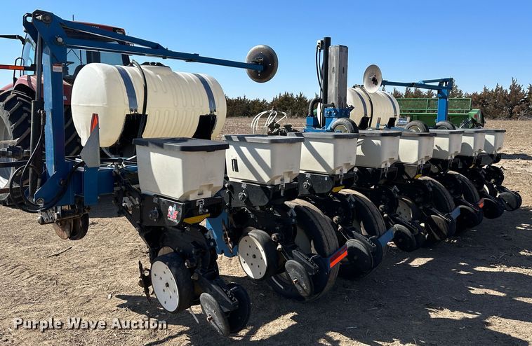 image for item LT9045 Kinze 3500  no-till planter