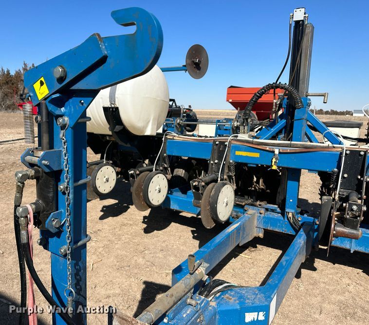 image for item LT9045 Kinze 3500  no-till planter