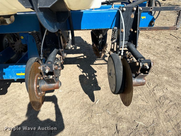 image for item LT9045 Kinze 3500  no-till planter