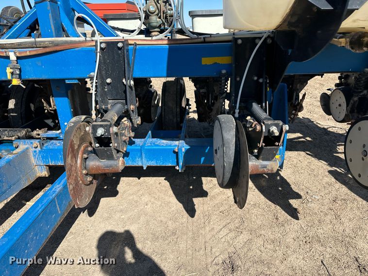 image for item LT9045 Kinze 3500  no-till planter