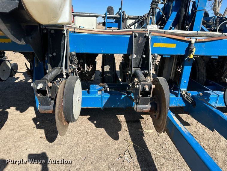 image for item LT9045 Kinze 3500  no-till planter