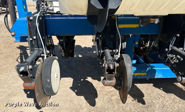 image for item LT9045 Kinze 3500  no-till planter