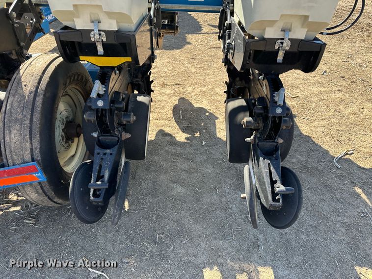 image for item LT9045 Kinze 3500  no-till planter