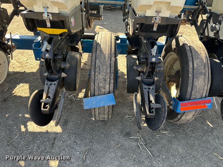 image for item LT9045 Kinze 3500  no-till planter