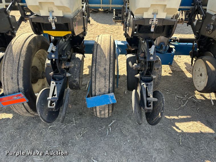 image for item LT9045 Kinze 3500  no-till planter
